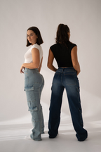 Oleva Cargo color comparison — Sand and Dark Blue